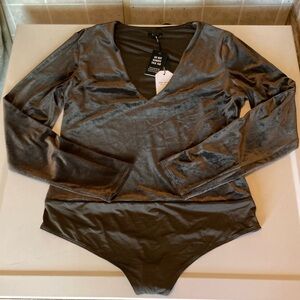 Express Body Contour Long Sleeve Bodysuit - Size L